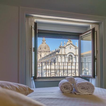 카타니아 La Finestra Sul Duomo B&B 외부 사진