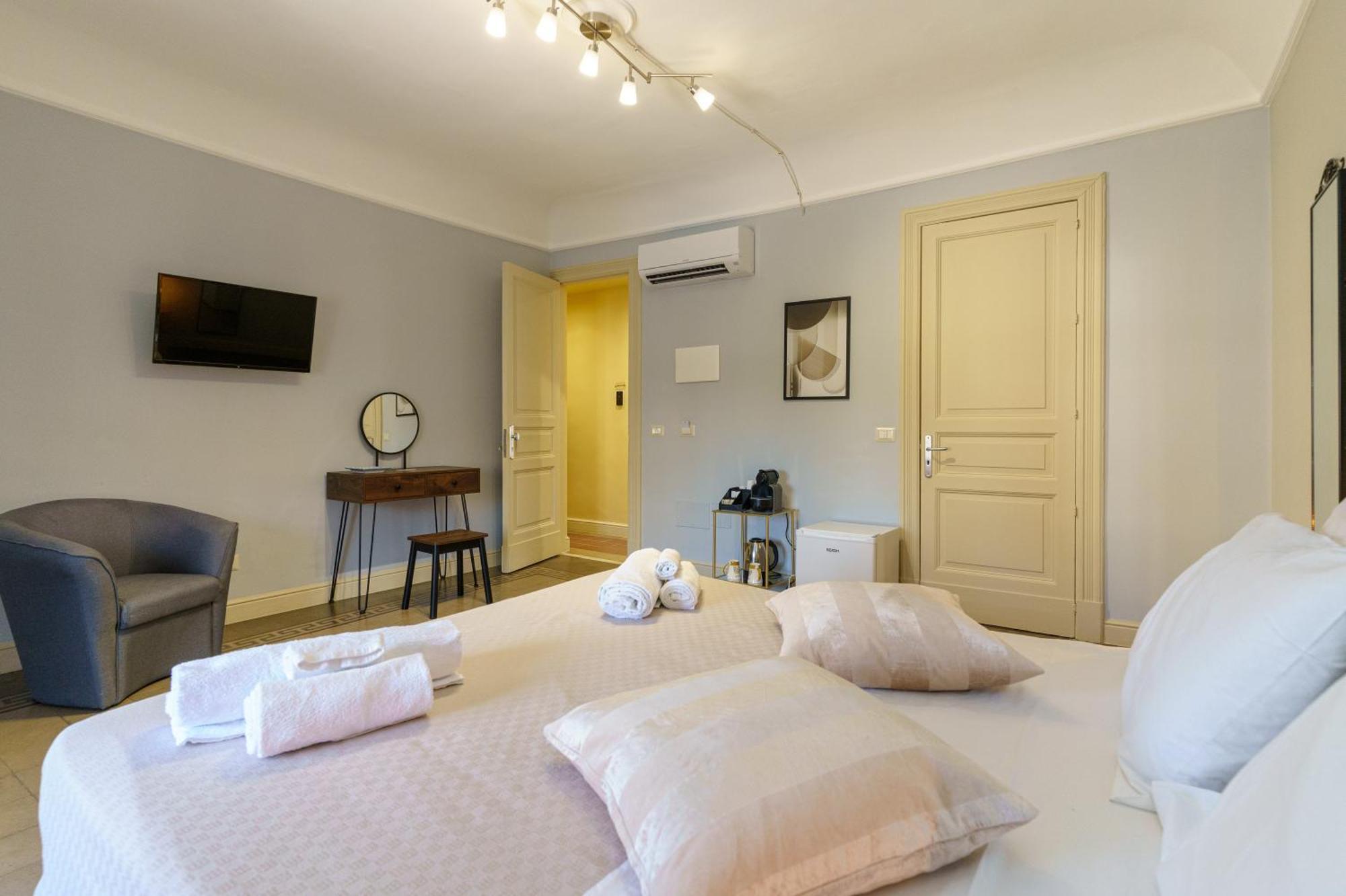 카타니아 La Finestra Sul Duomo B&B 외부 사진