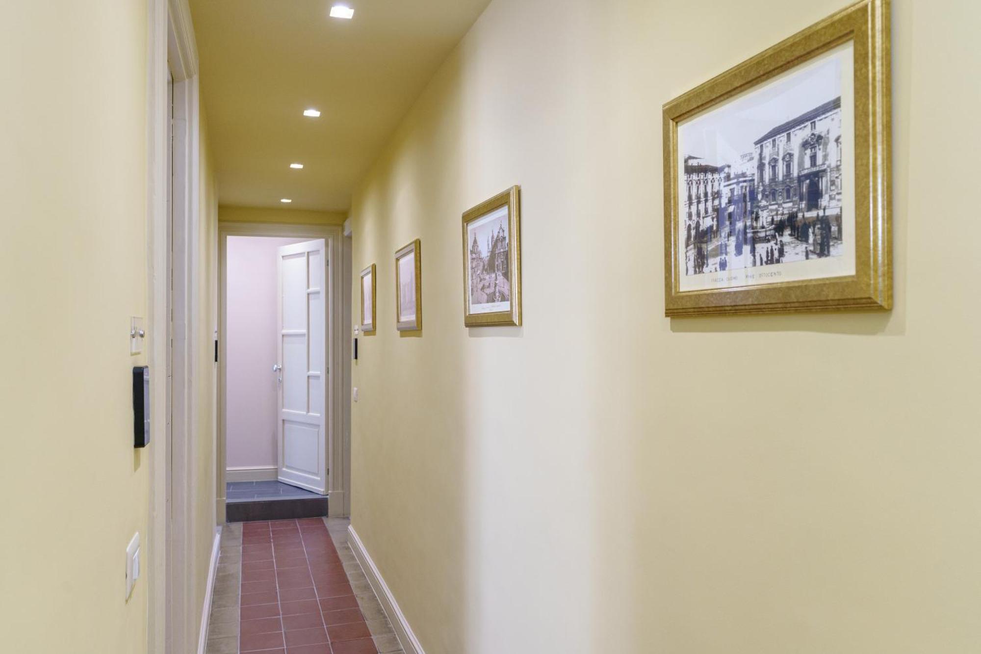 카타니아 La Finestra Sul Duomo B&B 외부 사진