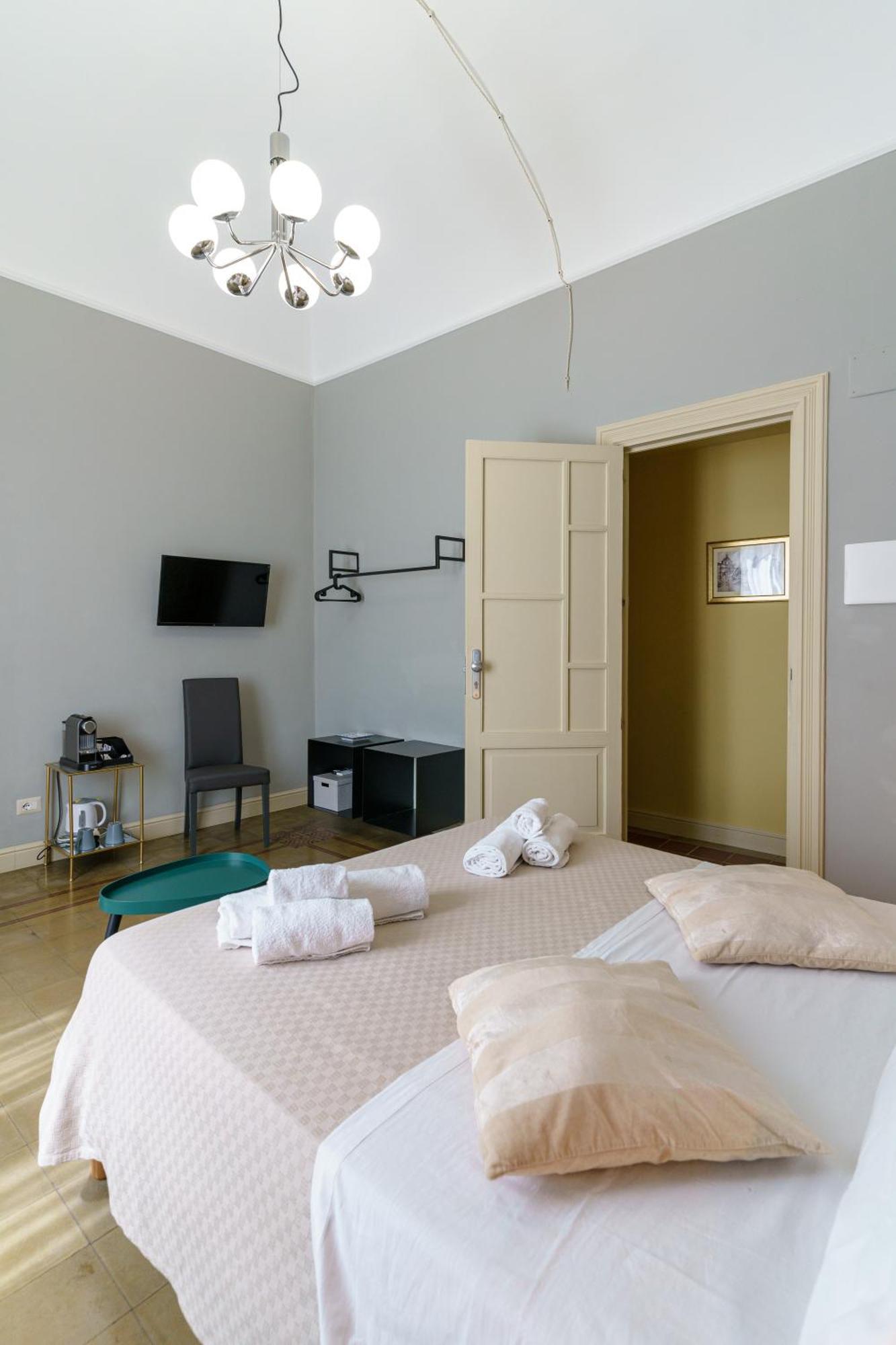카타니아 La Finestra Sul Duomo B&B 외부 사진