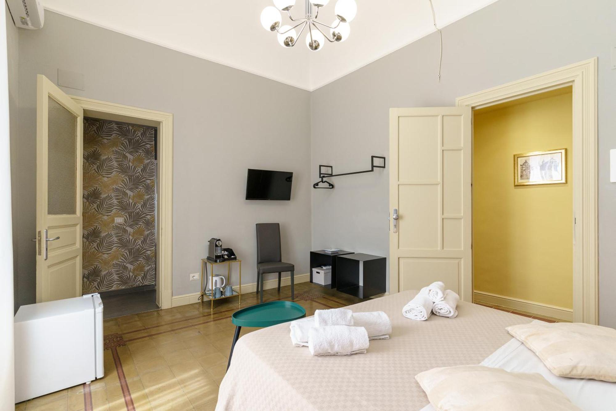 카타니아 La Finestra Sul Duomo B&B 외부 사진