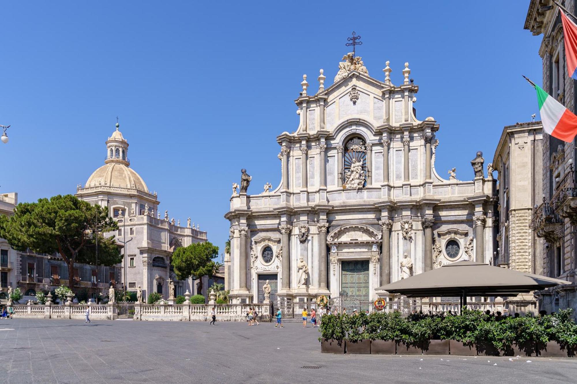 카타니아 La Finestra Sul Duomo B&B 외부 사진
