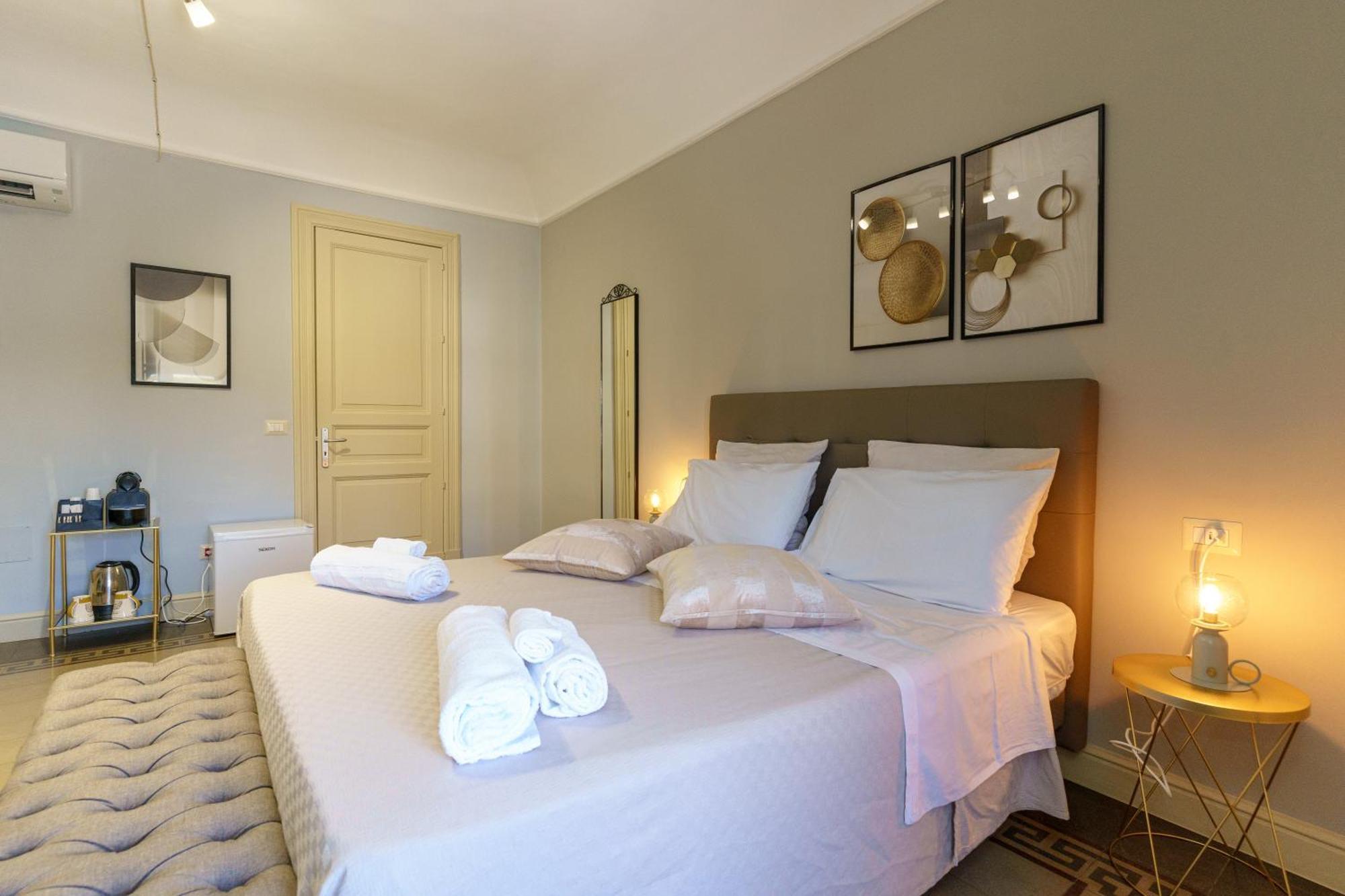 카타니아 La Finestra Sul Duomo B&B 외부 사진