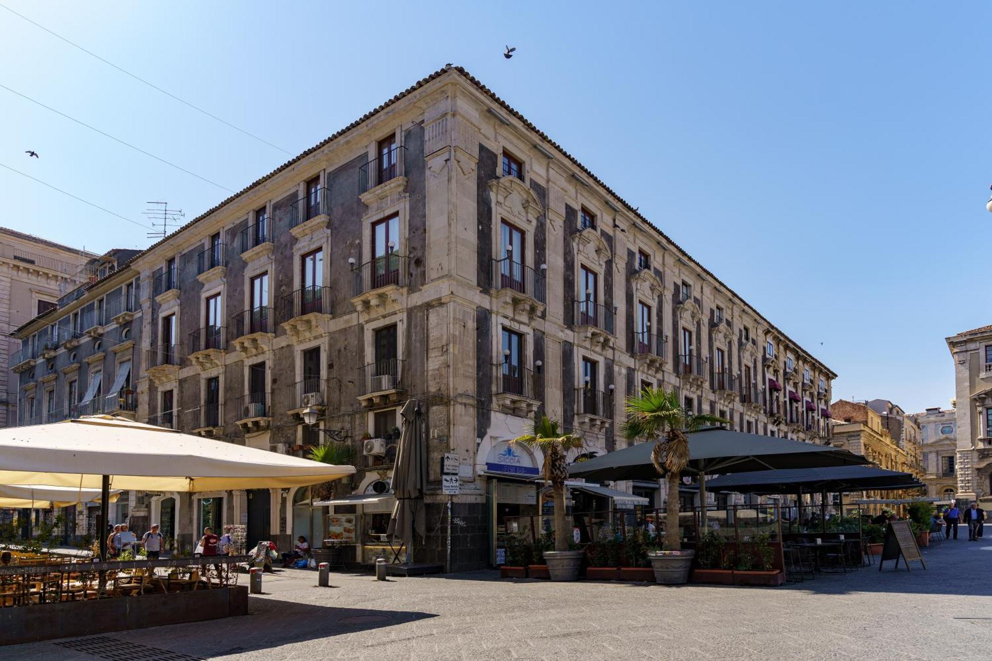 카타니아 La Finestra Sul Duomo B&B 외부 사진