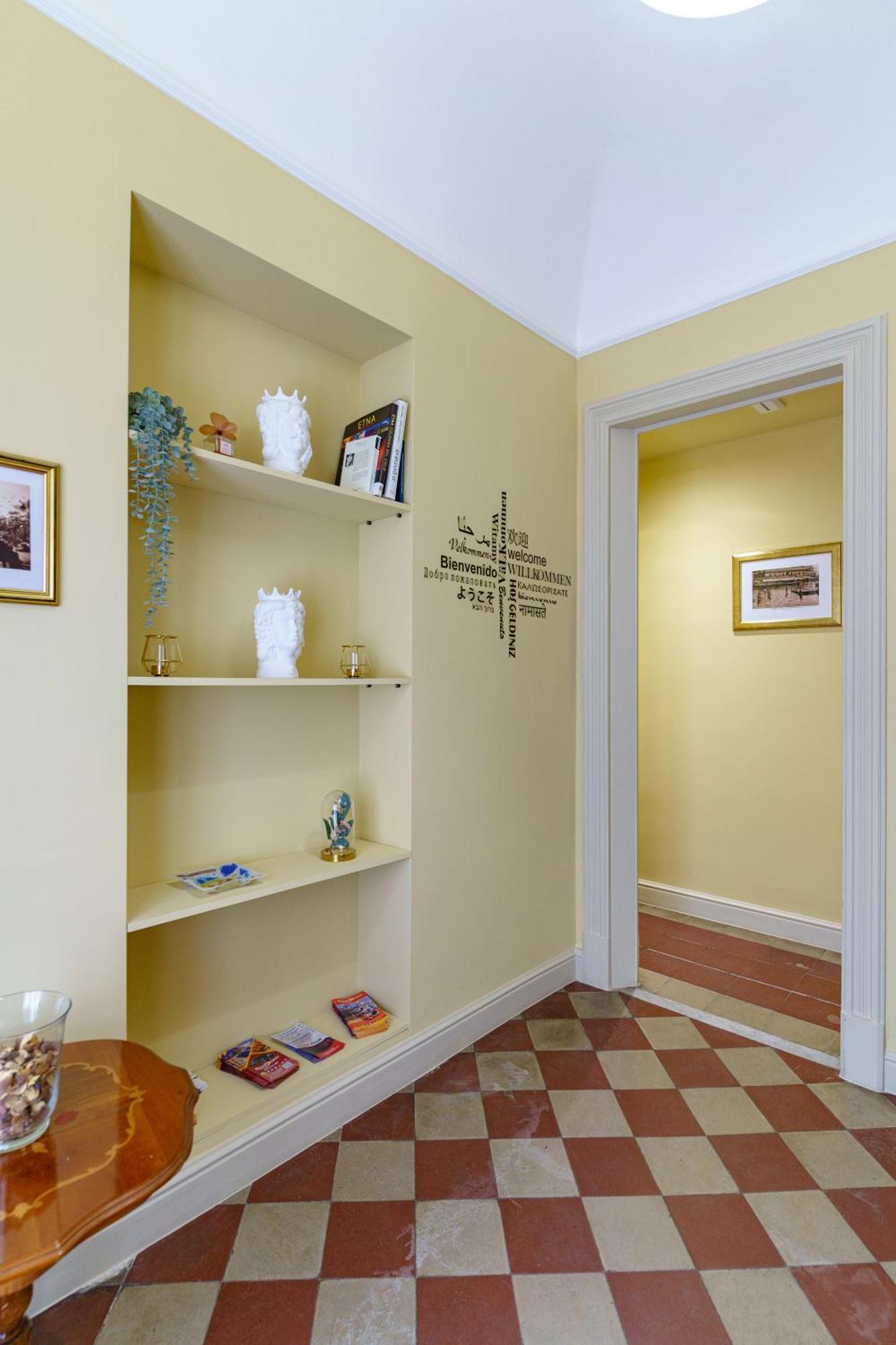 카타니아 La Finestra Sul Duomo B&B 외부 사진